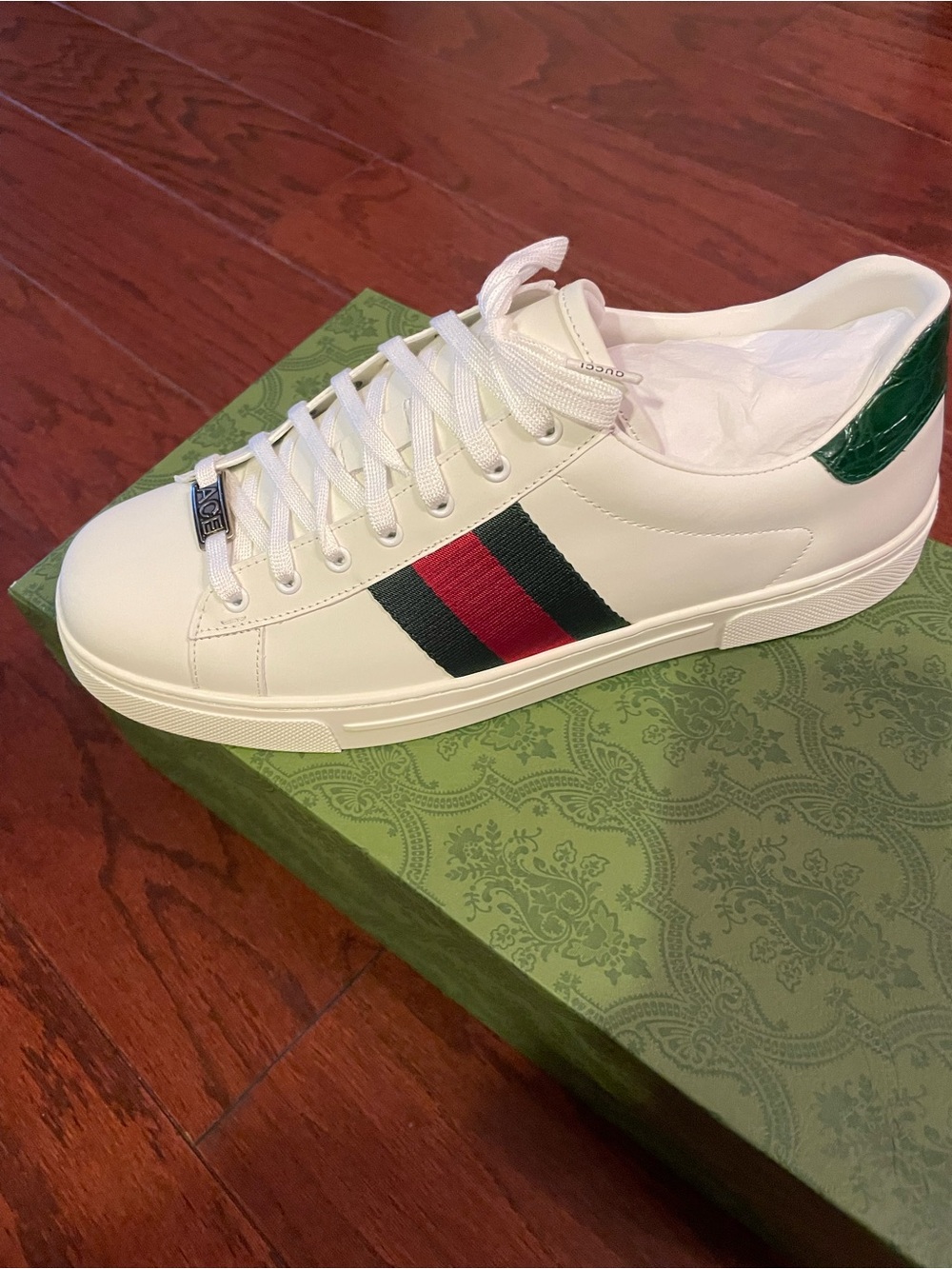 Men’s White Leather Low-Top Sneakers size 9
